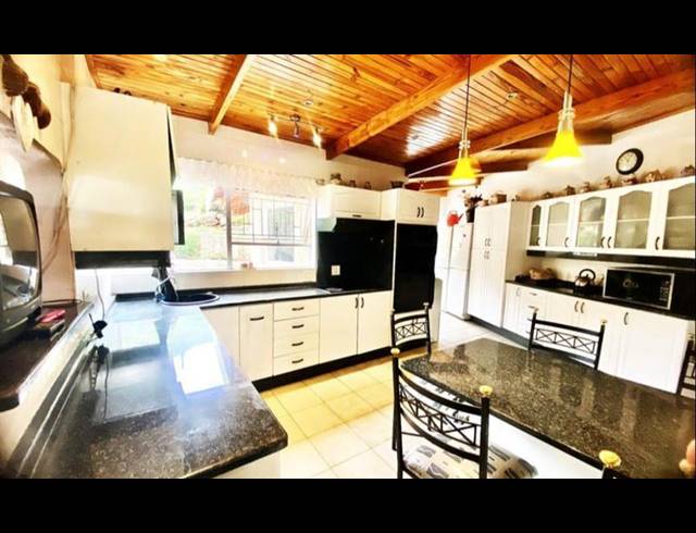 5 BEDROOM HOUSE FOR SALE IN GLENVISTA